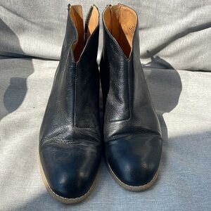 Nine West black leather boot